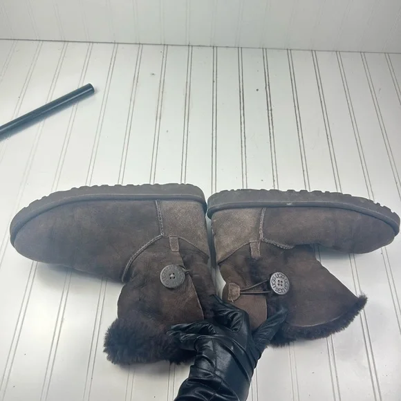 UGG Women's Bailey Button II Chocolate Brown Boots Size - Picture 8 of 12